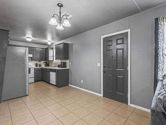 5th image of 809 NW 18th St