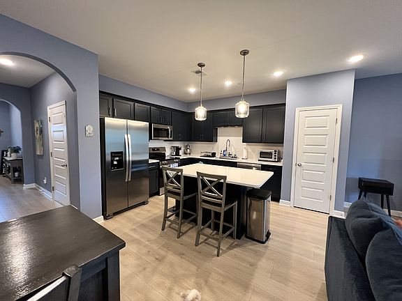 4th image of 438 Bishop Pvt Blvd