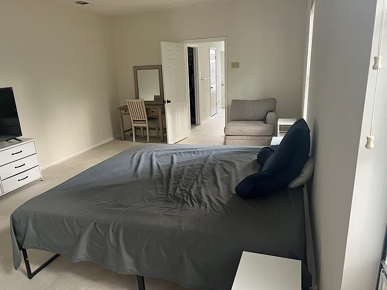 3915 Hunters Crest St — Photo 20