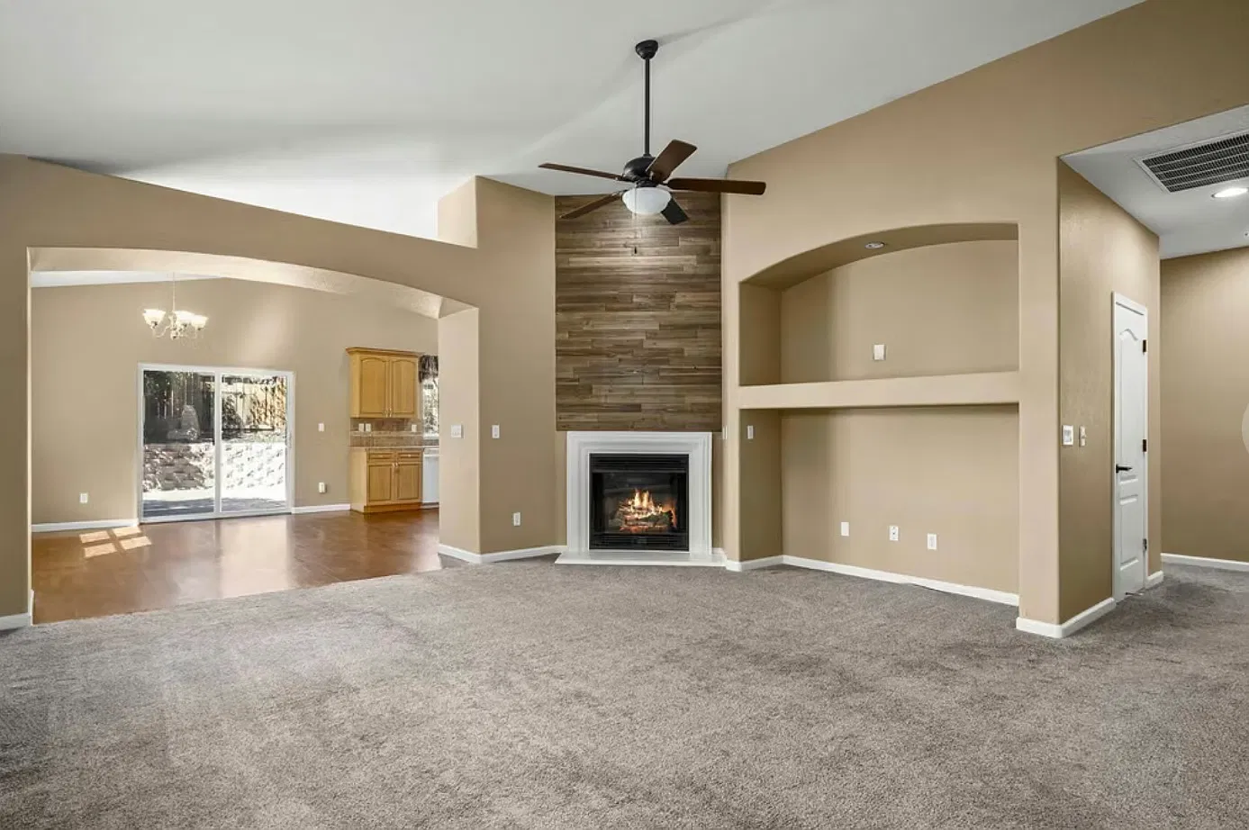 4 bed, 1807 sqft, $2,500 — Photo 2