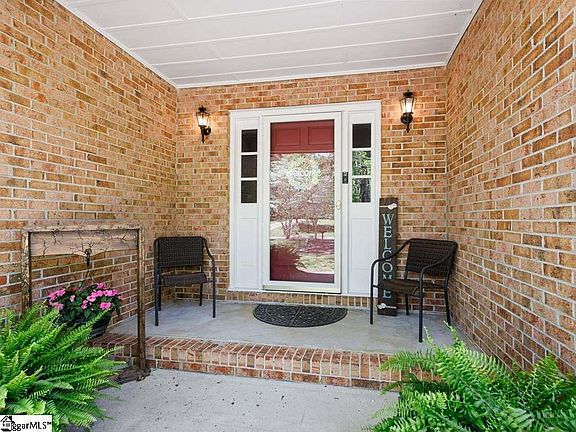 3rd image of 43 Woodwind Dr