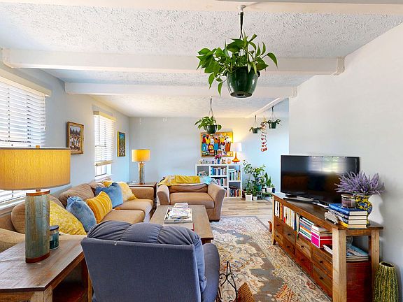 4th image of 138 Oakridge Drive