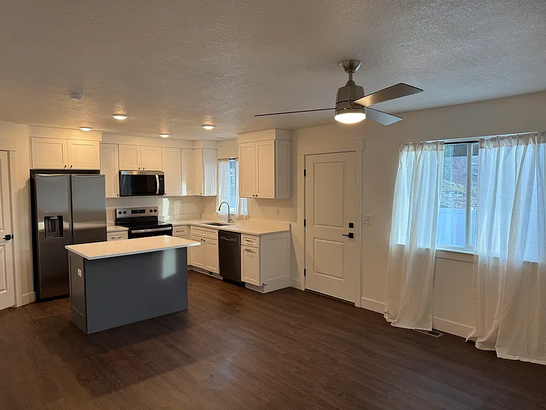122 E 730 N #1 — Photo 3