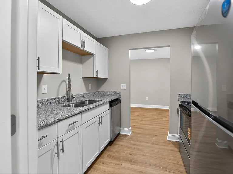 Alex Place Apartments — Photo 17