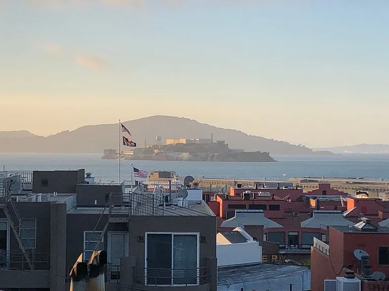 Renovated 3br W/ Dining Room. Views! Parking Avail., Free Laundry! — Photo 3