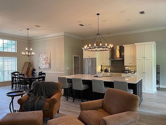 3rd image of 12628 Mission Hills Cir S