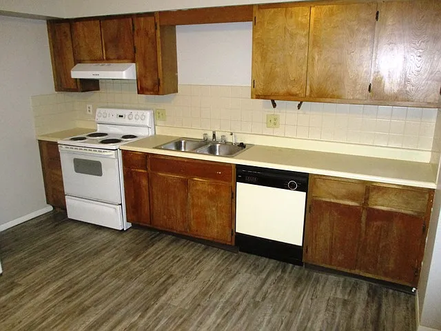 2 bed, $935 — Photo 2