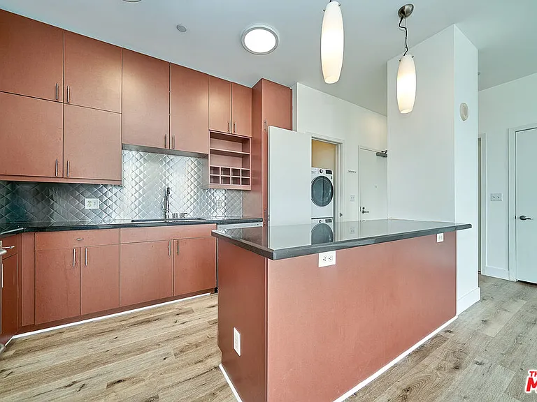 3810 Wilshire Blvd #Penthouse 7 — Photo 16
