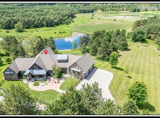 E9588 Mulroy Rd, New London, WI 54961