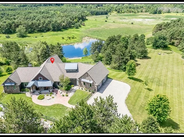 E9588 Mulroy Rd, New London, WI 54961