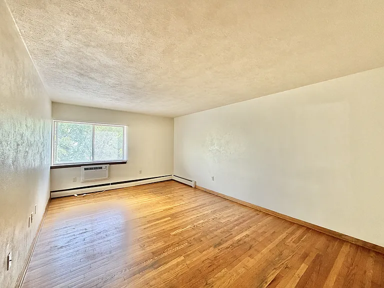 430 Harrison Ave — Photo 10