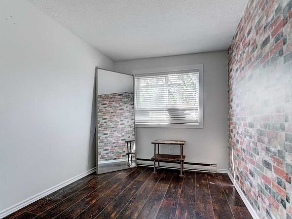 2nd image of 1050 Falgarwood Dr #122
