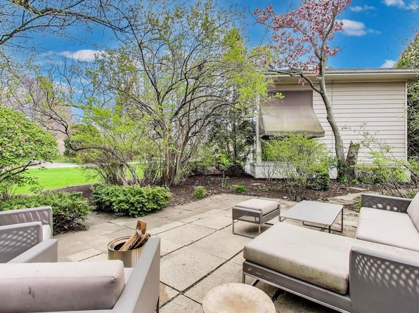 1177 Oak Ridge Dr, Glencoe, IL 60022