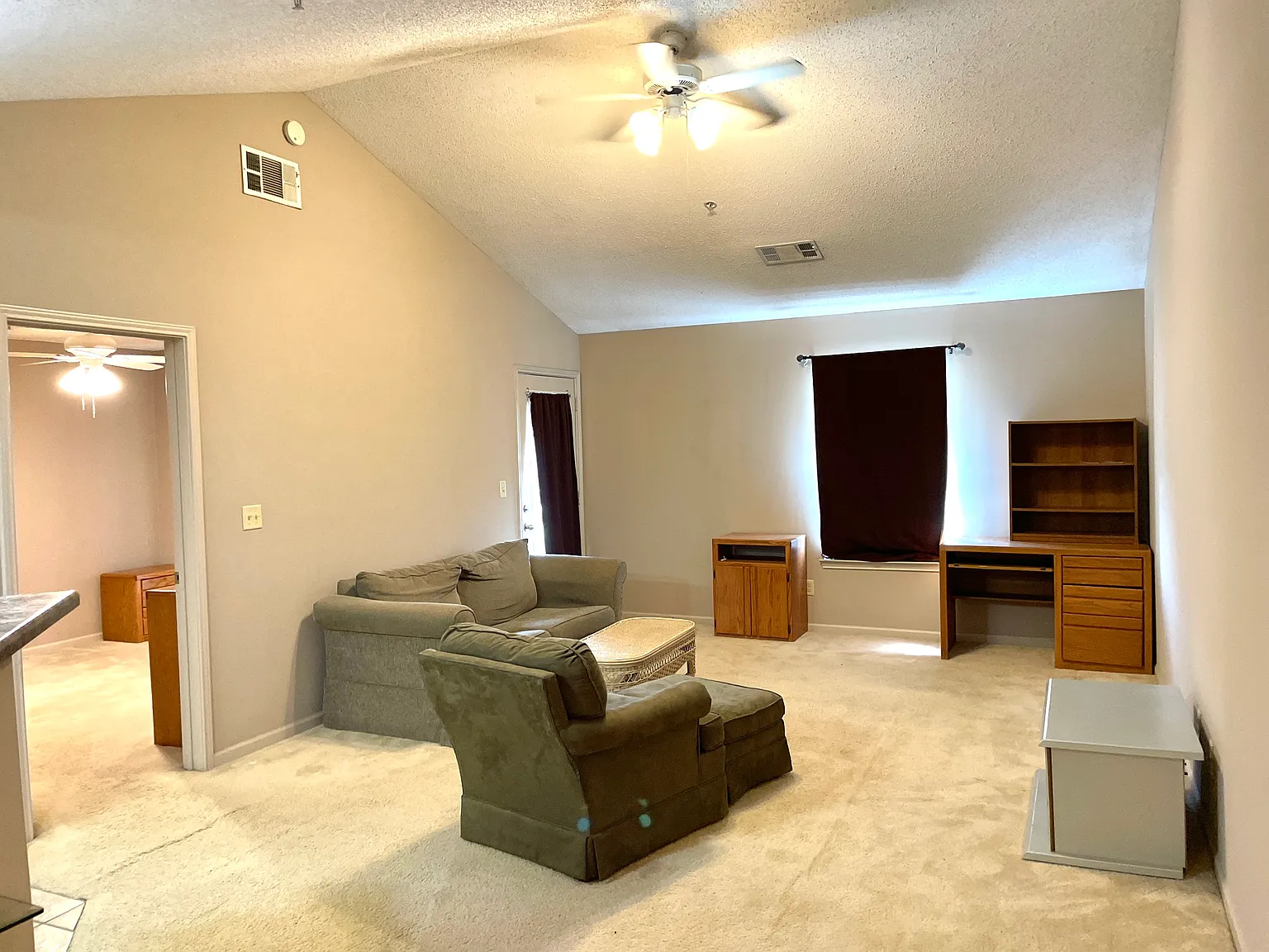 1 bed, 922 sqft, $950 — Photo 2