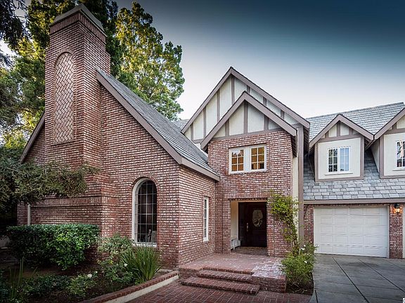 3rd image of 805 Oak Knoll Cir