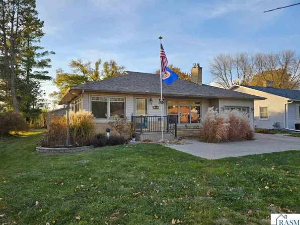 534 S Nicollet St, Blue Earth, MN 56013