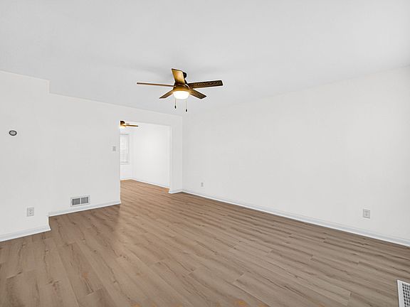 4th image of 1913-21 Warwick Ave #1917