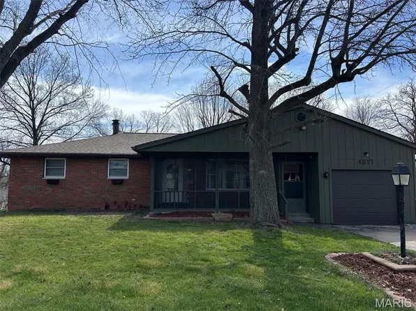 4917 W Hill Dr, Godfrey, IL 62035