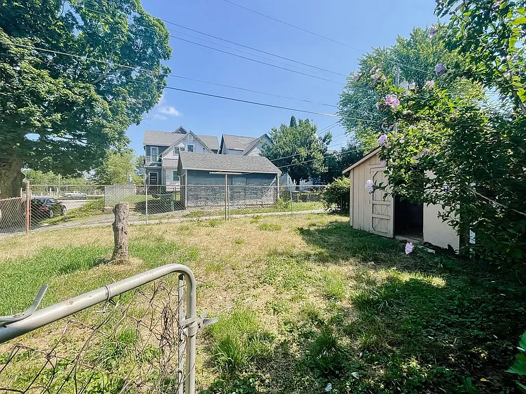 1220 W 1st St — Photo 2