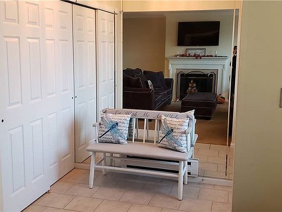 5th image of 80 Hearthside Dr