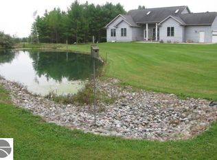 112 E Davison Rd, East Tawas, MI 48730