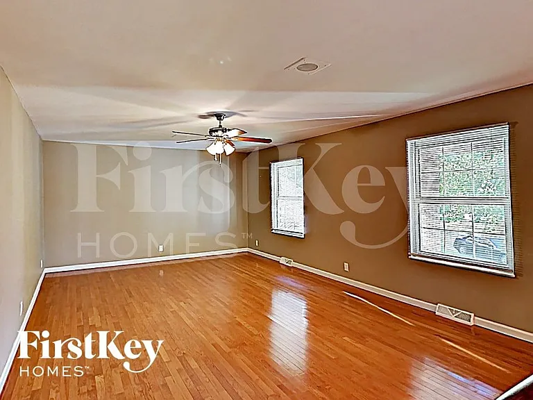 6 Rouen Ct — Photo 3