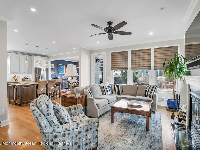 812 Claridge Dr — Photo 12
