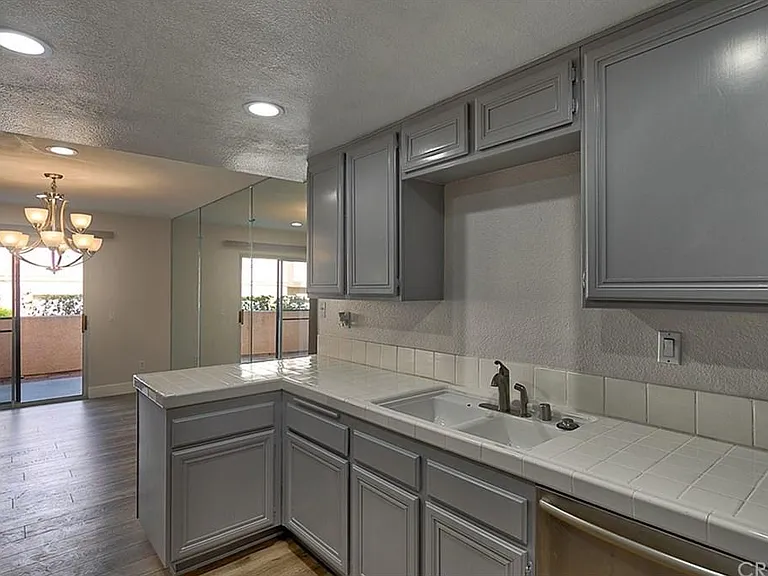 25136 Steinbeck Ave #D — Photo 9