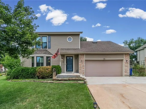 224 S Chambery Dr, Olathe, KS 66061