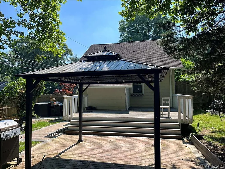 25 Willow Ave — Photo 16