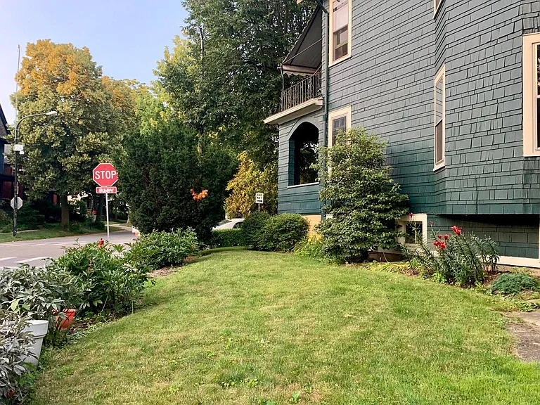 80 Cottage St #LOWER — Photo 27