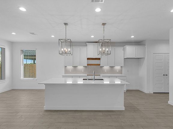 2nd image of 2518 Ivory Basewood Ln