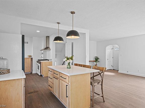 5th image of 114 Lakeview Dr
