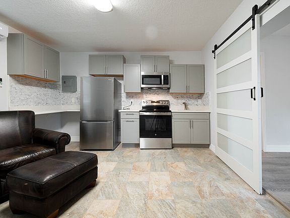3rd image of 4810 Shoshone St #A