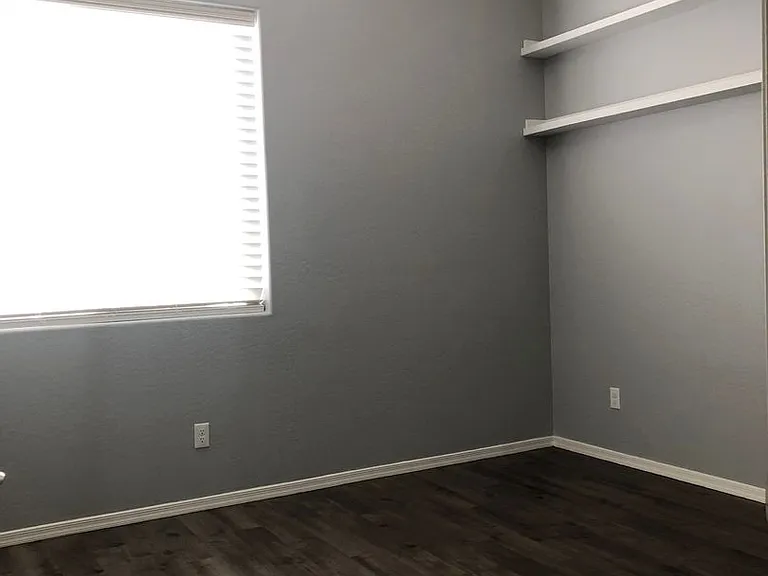 4668 N Salem Pl — Photo 10