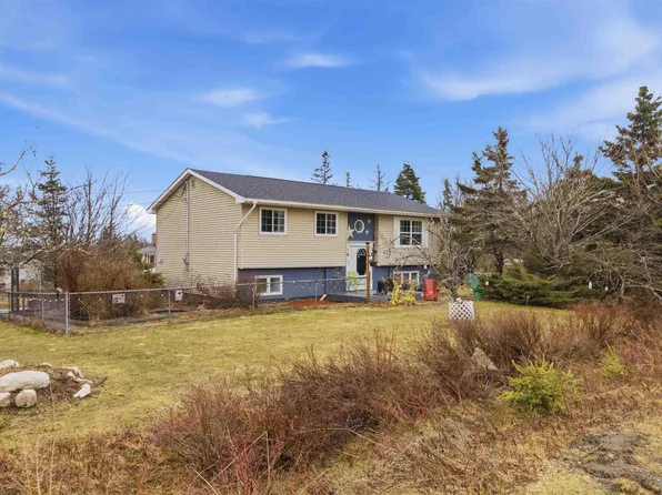 66 Parkwood Dr, Halifax, NS B2Z 1P2