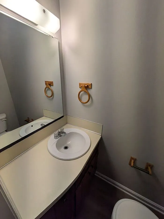 2 bed, 1.5 bath, 912 sqft, $925 — Photo 3
