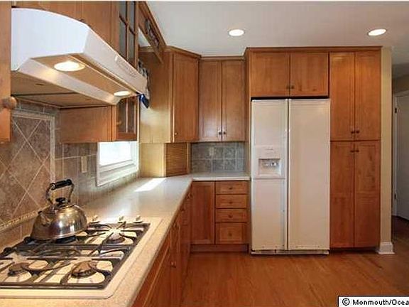 3rd image of 140 Birch Dr