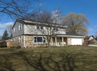 1030 W Brentwood Ln, Glendale, WI 53217