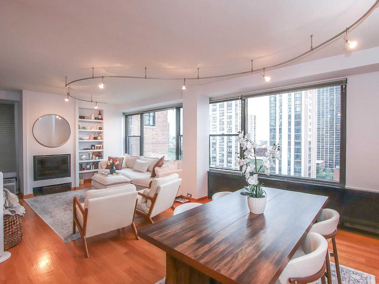 2 bed, 1150 sqft, $3,750 — Photo 1