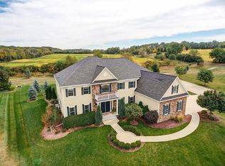 1220 Mary Hill Cir, Hartland, WI 53029