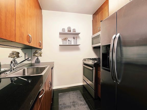 2nd image of 420 E 61st St APT 19D