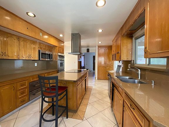 3rd image of 29870 Larrabee St