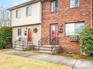 65 Esmond St APT B, Smithfield, RI 02917