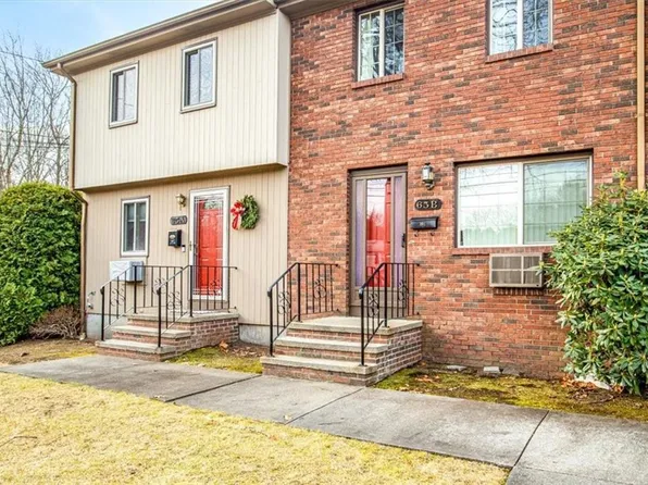 65 Esmond St APT B, Smithfield, RI 02917