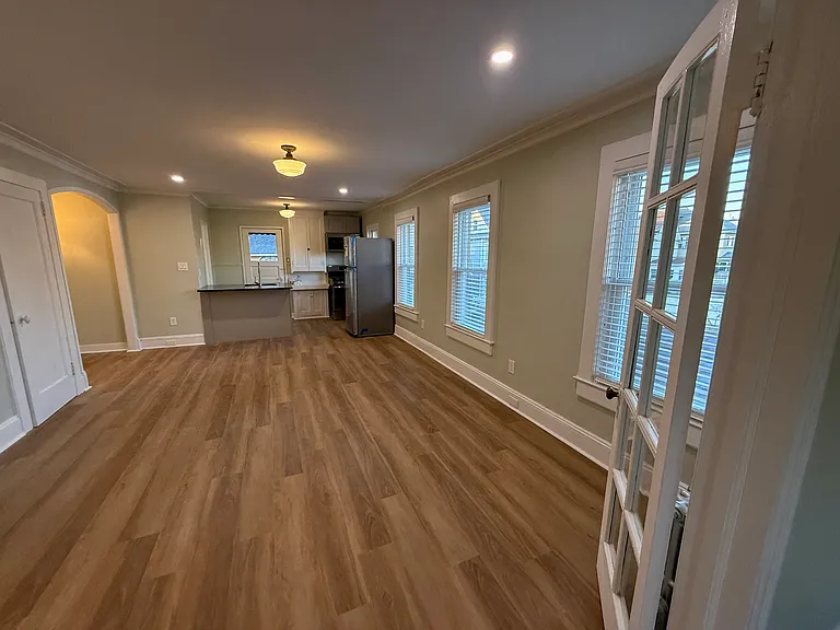 914 Buenzli Ct #2R — Photo 8