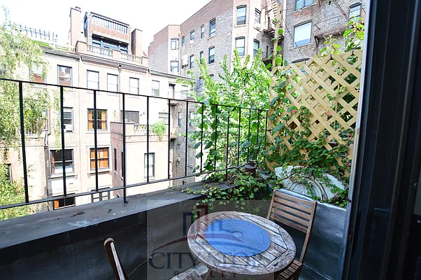 Rented by City Stop Realty | media 4