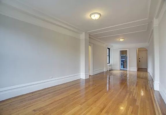 2nd image of 158 W 81st St APT 61