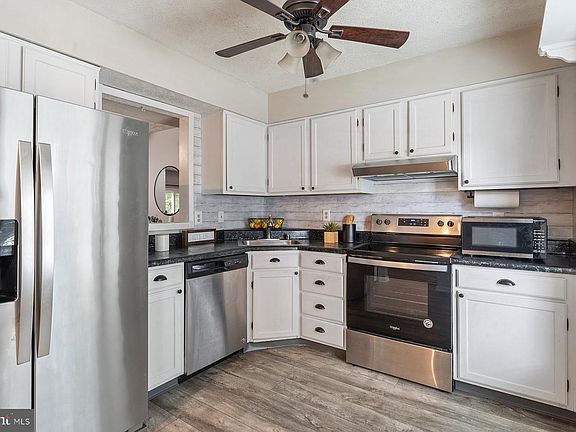 3rd image of 2918 Carlyle Ct