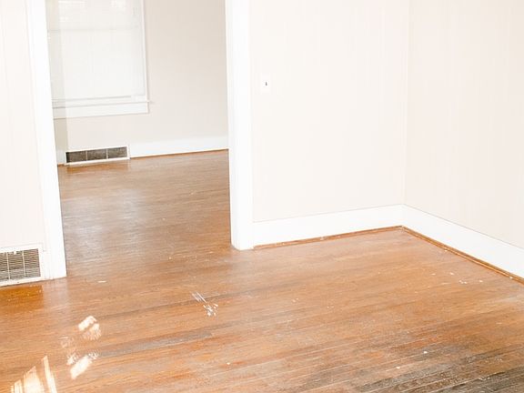 4th image of 430 Littleton St